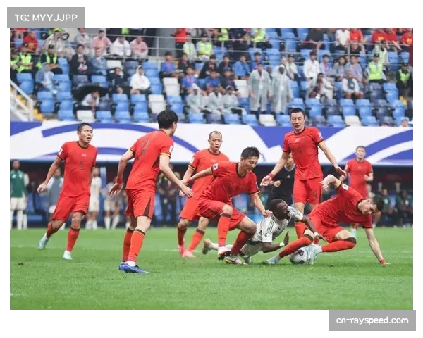 世界杯晋级激发多国足球热情,街头庆祝活动持续