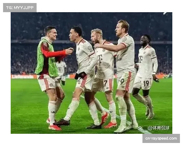 拜仁球迷高歌助威,补时阶段声势成逆转第十二人 拜仁球迷高歌助威,补时阶段声势成逆转第十二人